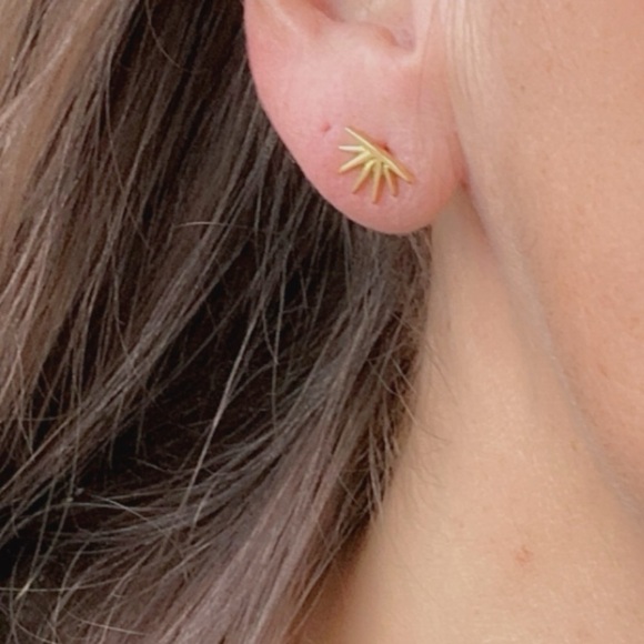 24k Gold Vermeil Simple Half Circle Spike Stud Earrings - Picture 3 of 10